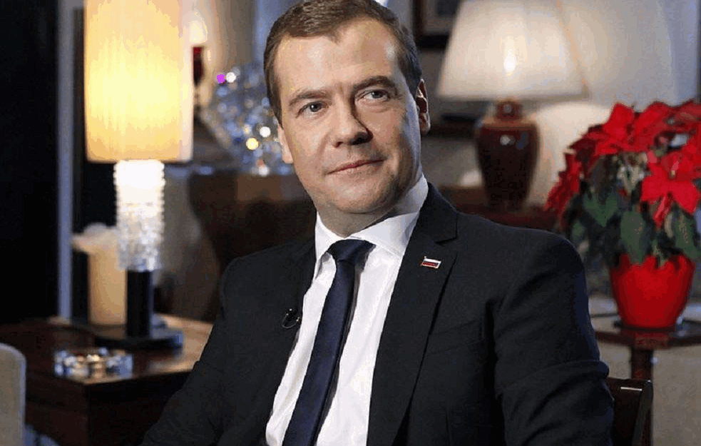ZASTRAŠUJUĆE ORUŽJE RUSIJE: Medvedev preti proširenjem spiska proizvoda koje će biti zabranjeno uvoziti u Rusiju